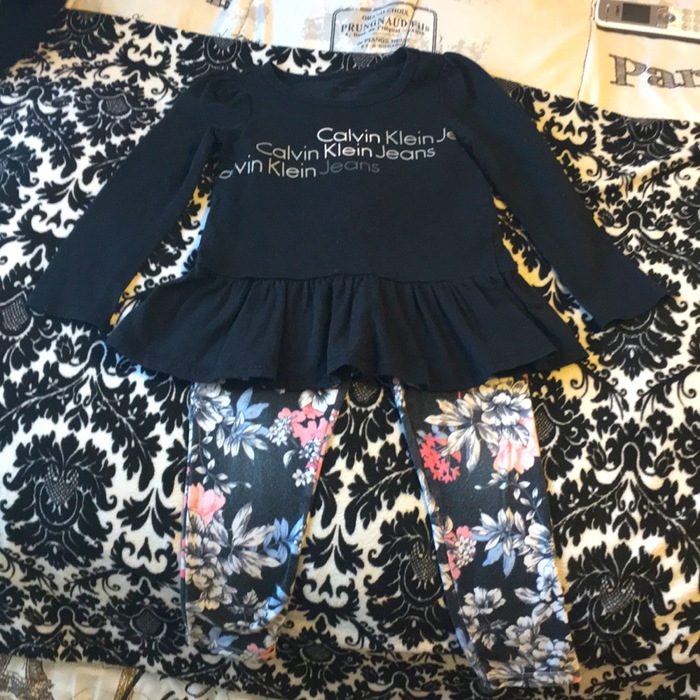Calvin Klein long sleeve tshirt and leggings set